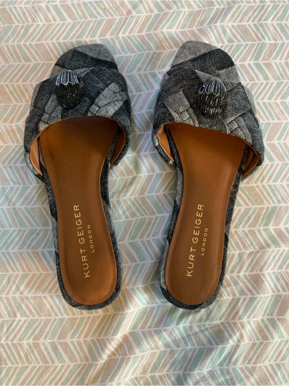 Kurt Geiger KENSING Quilted BLUE DENIM Open-Toe Slide Mules.
size 9 - Picture 6 of 8